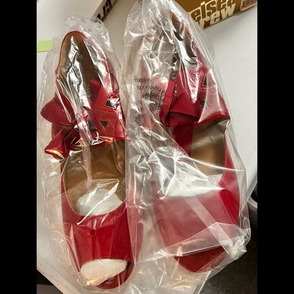 Chelsea Crew Sonia Cherry Red Retro Peep Toe Heel Sandals, Size 7.5 - New In Box - Picture 11 of 12
